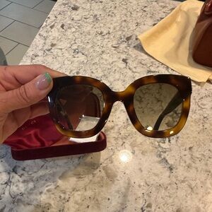Authentic Gucci Havana Star Diva Tortoiseshell Round Eye Sunglasses